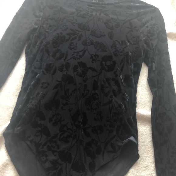 Sheer floral design bodysuit - Picture 2 of 3